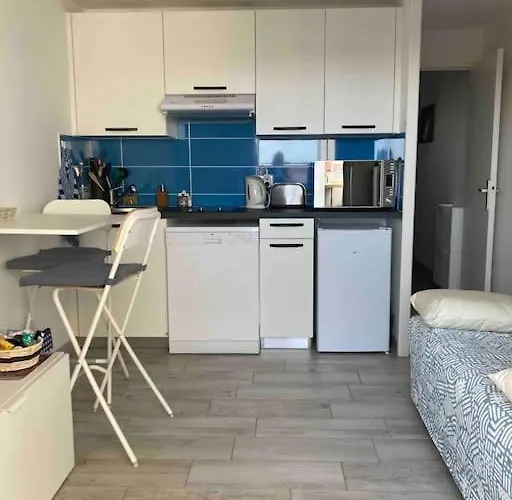 T2 Av Loggia La Pironniere Apartmán *